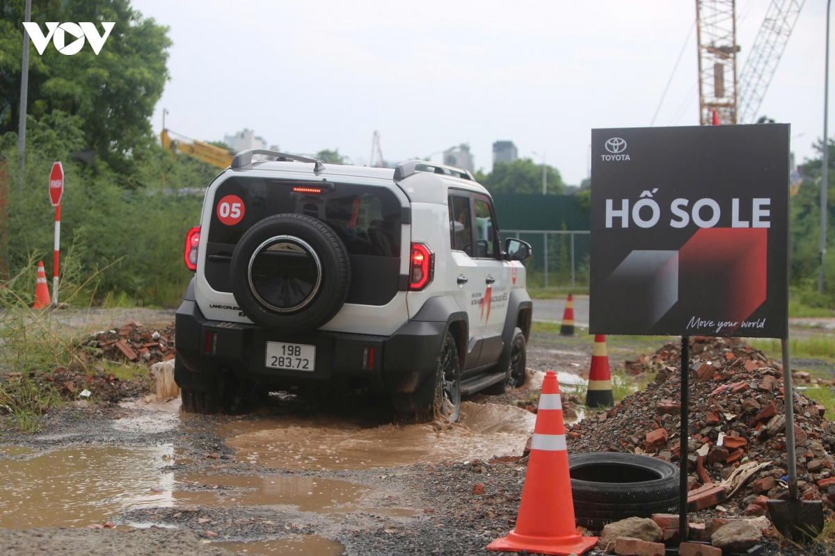 toyota land cruiser fj thu nghiem sa hinh off-road lay loi hinh anh 6