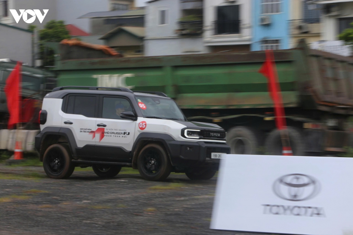 toyota land cruiser fj thu nghiem sa hinh off-road lay loi hinh anh 4