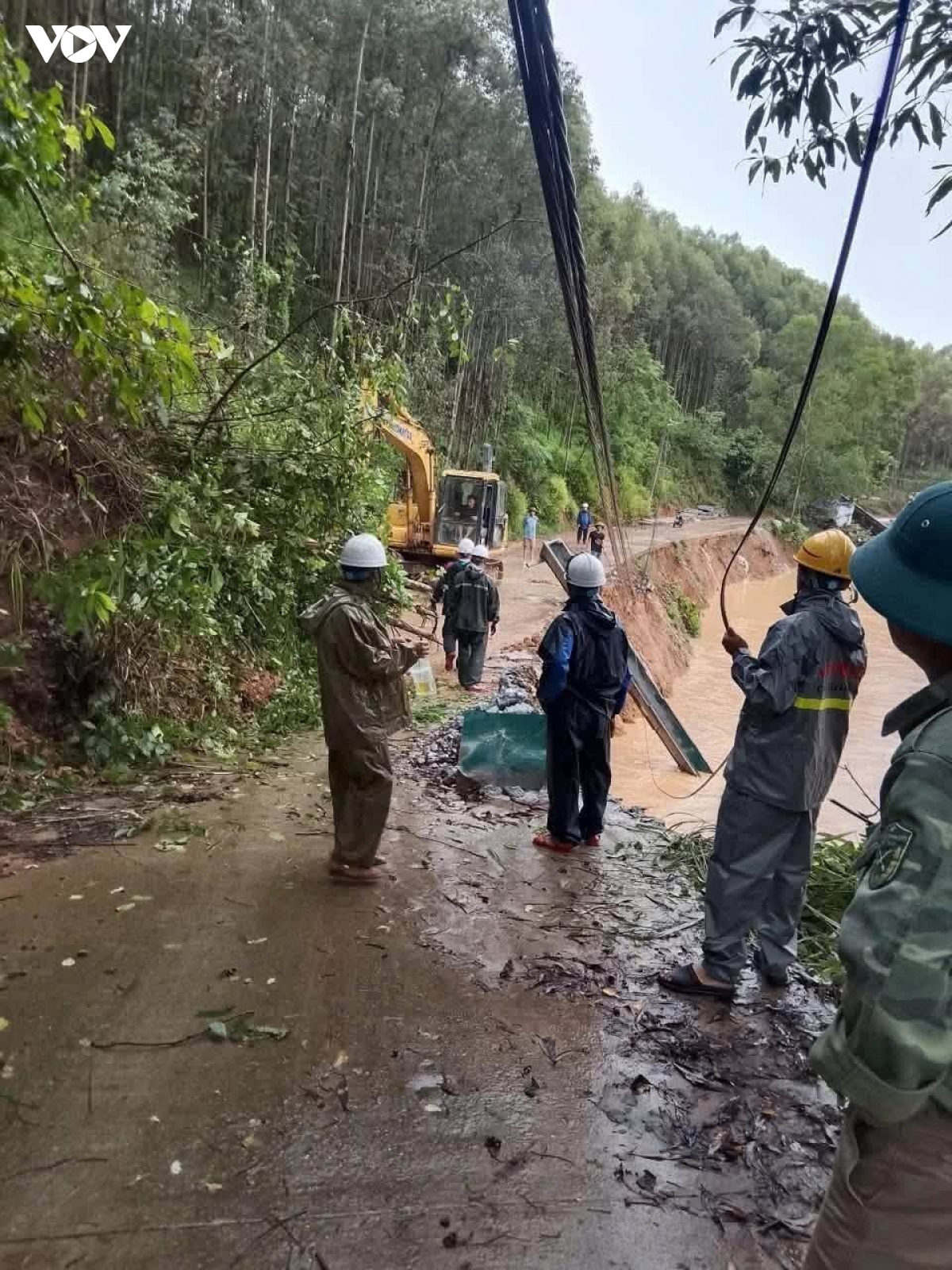 lang son khan truong khoi phuc thong tin lien lac vung mua lu hinh anh 1