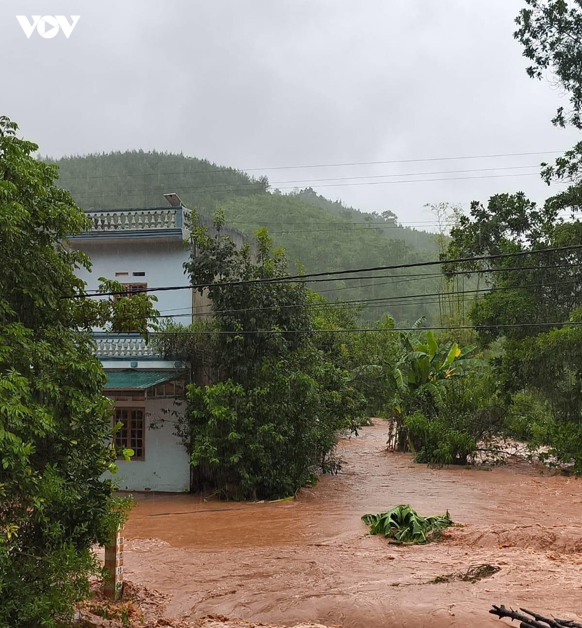 lang son khan truong khoi phuc thong tin lien lac vung mua lu hinh anh 2