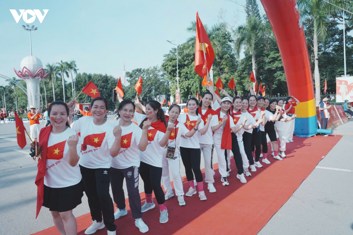 lang-son_cung-viet-nam-tien-buoc_1.jpg