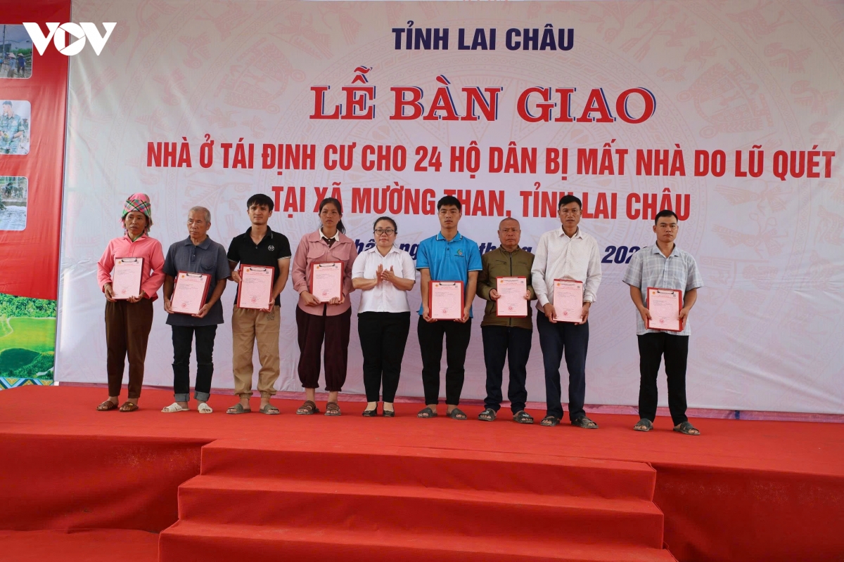 lai chau ban giao 24 can nha tai dinh cu cho nguoi dan vung lu muong than hinh anh 4