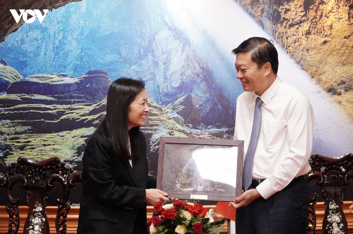 Dai su hoa ky tai viet nam den tham quang tri hinh anh 4