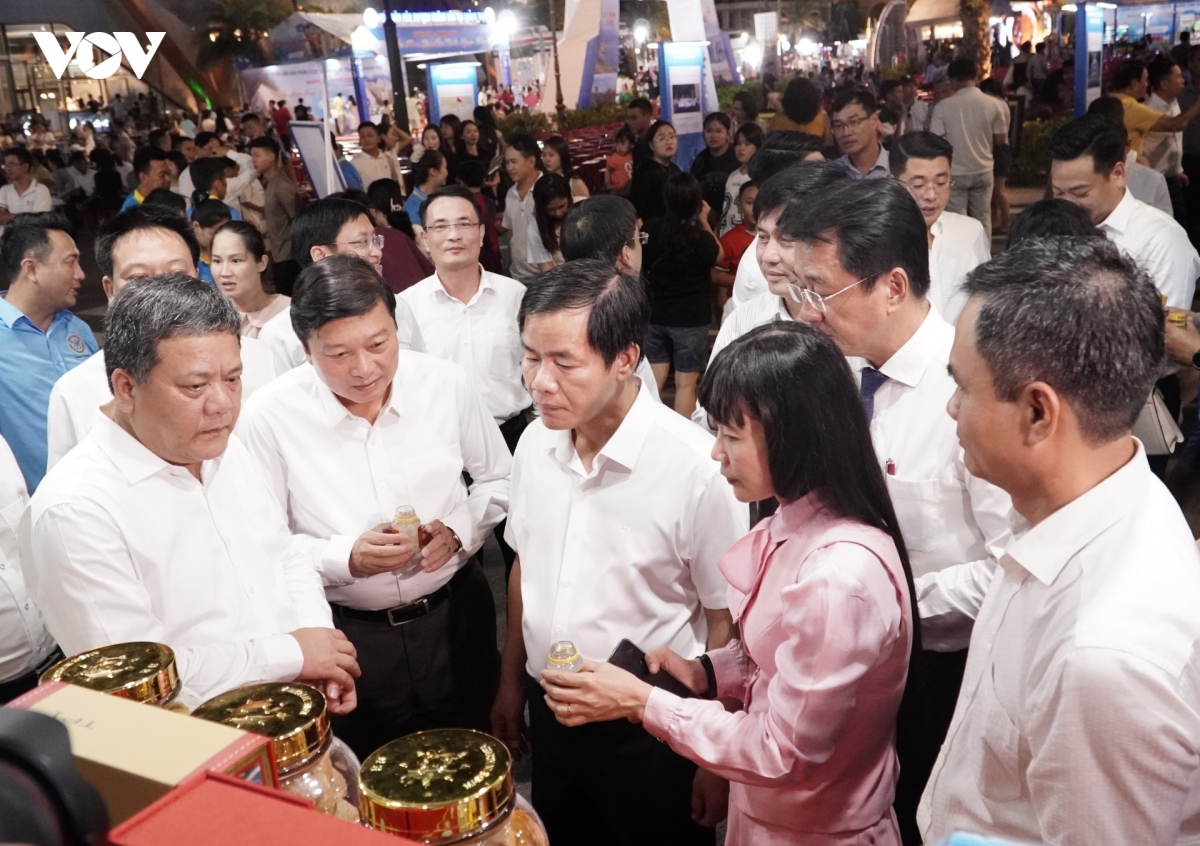 quang tri - khanh hoa tu mien hoa lua den vinh ngoc xanh hinh anh 8