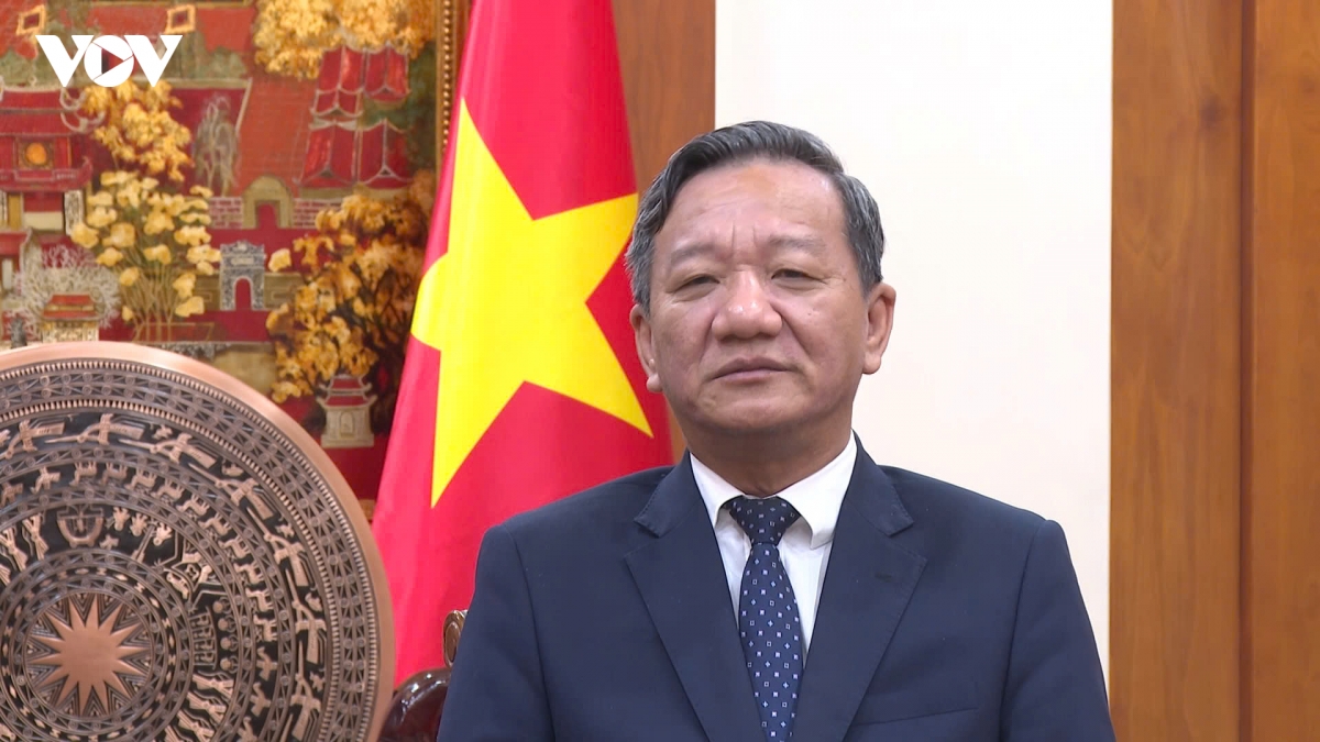 chu tich quoc hoi saysomphone phomvihane nang tam hop tac nghi vien hinh anh 1