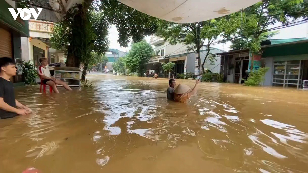 Mưa lớn kéo dài tại Lào Cai gây ngập úng và sạt lở