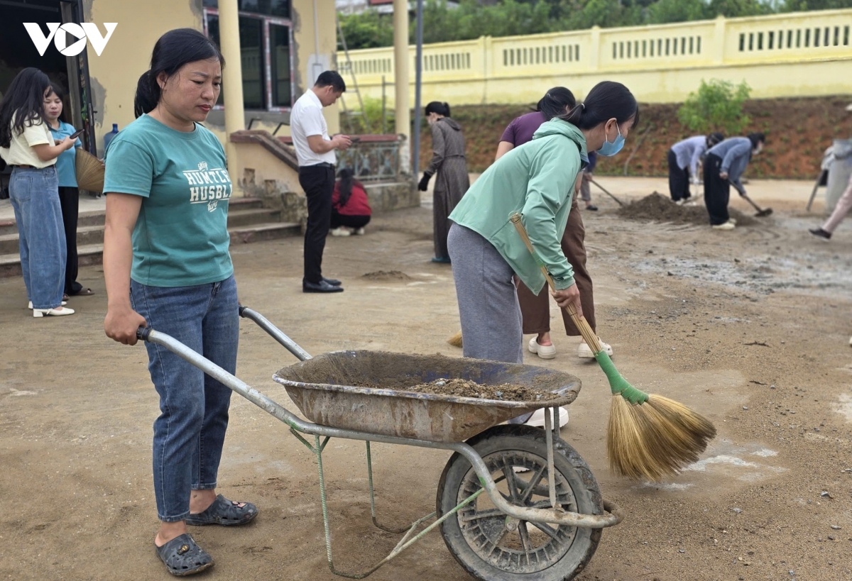 gop yeu thuong cho ngay tuu truong o vung lu muong than lai chau hinh anh 1