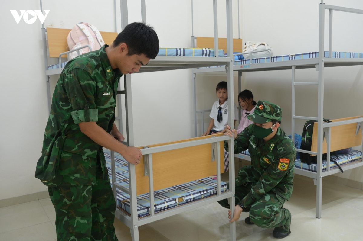 mau xanh ao linh tren nhung ngoi truong trong mo o lao cai hinh anh 13