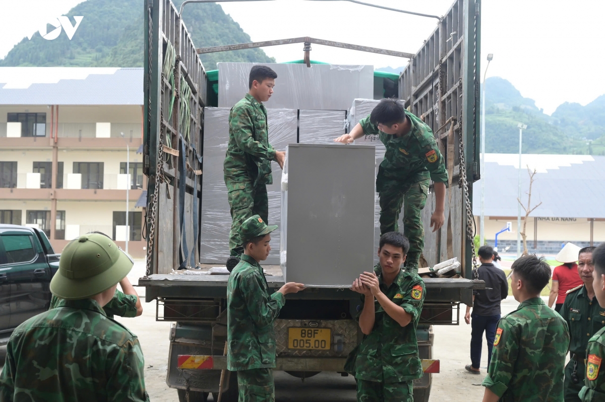 mau xanh ao linh tren nhung ngoi truong trong mo o lao cai hinh anh 7