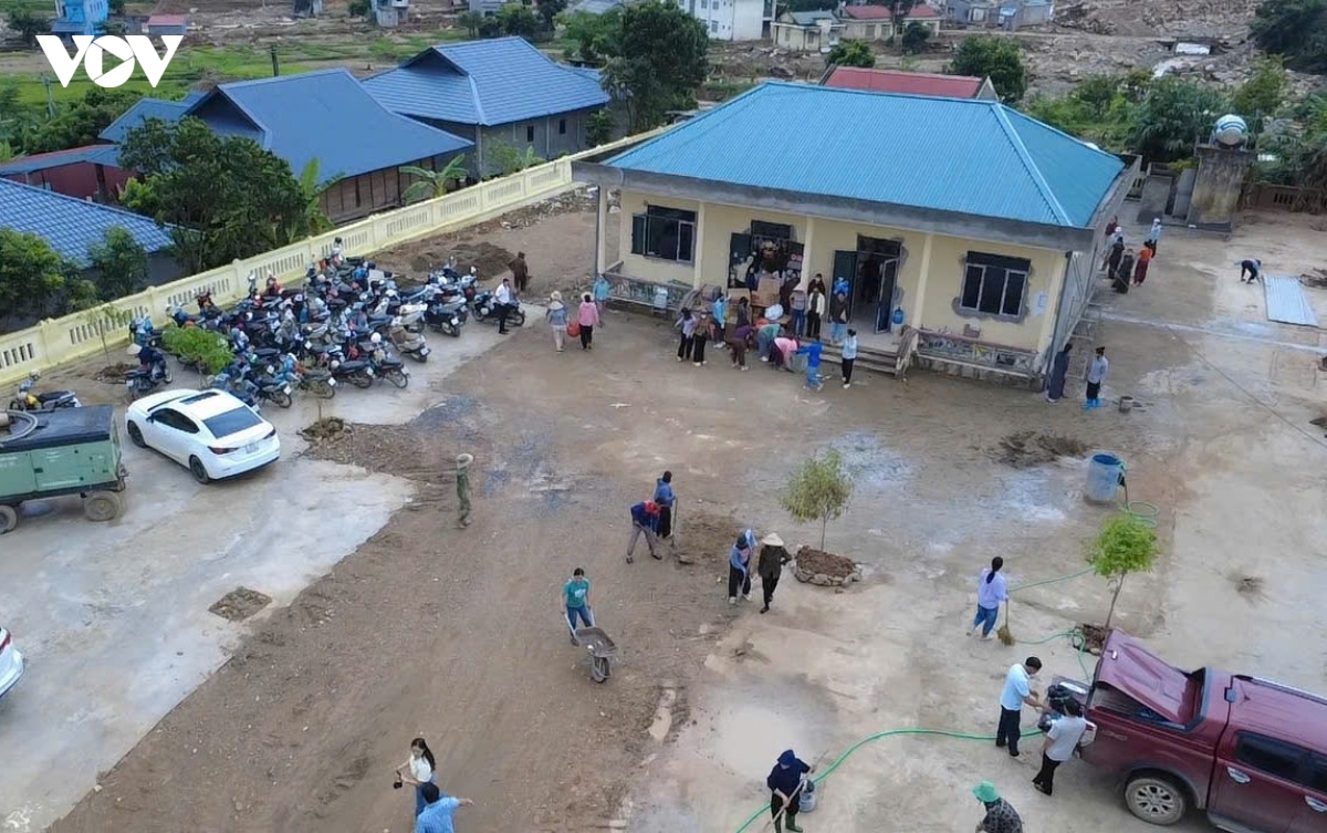 gop yeu thuong cho ngay tuu truong o vung lu muong than lai chau hinh anh 4