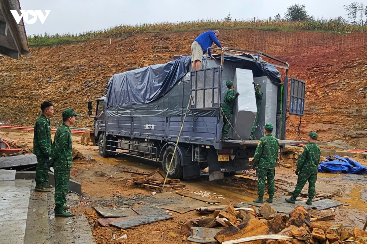 mau xanh ao linh tren nhung ngoi truong trong mo o lao cai hinh anh 5