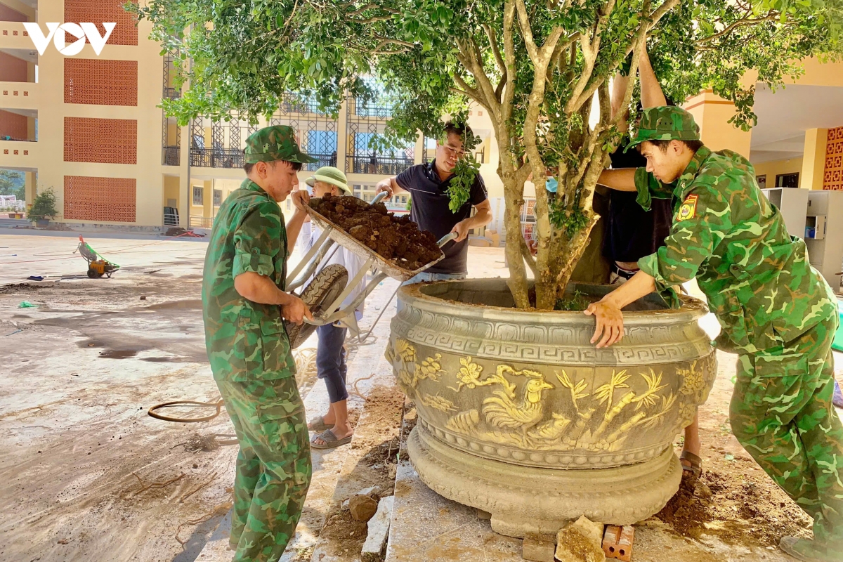 mau xanh ao linh tren nhung ngoi truong trong mo o lao cai hinh anh 10