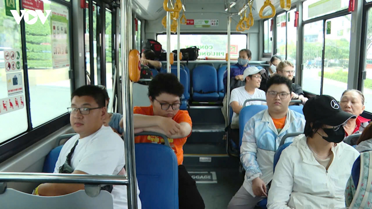 ngay dau ky nghi le, vung tau don kha dong khach tu noi thanh tp.hcm hinh anh 1