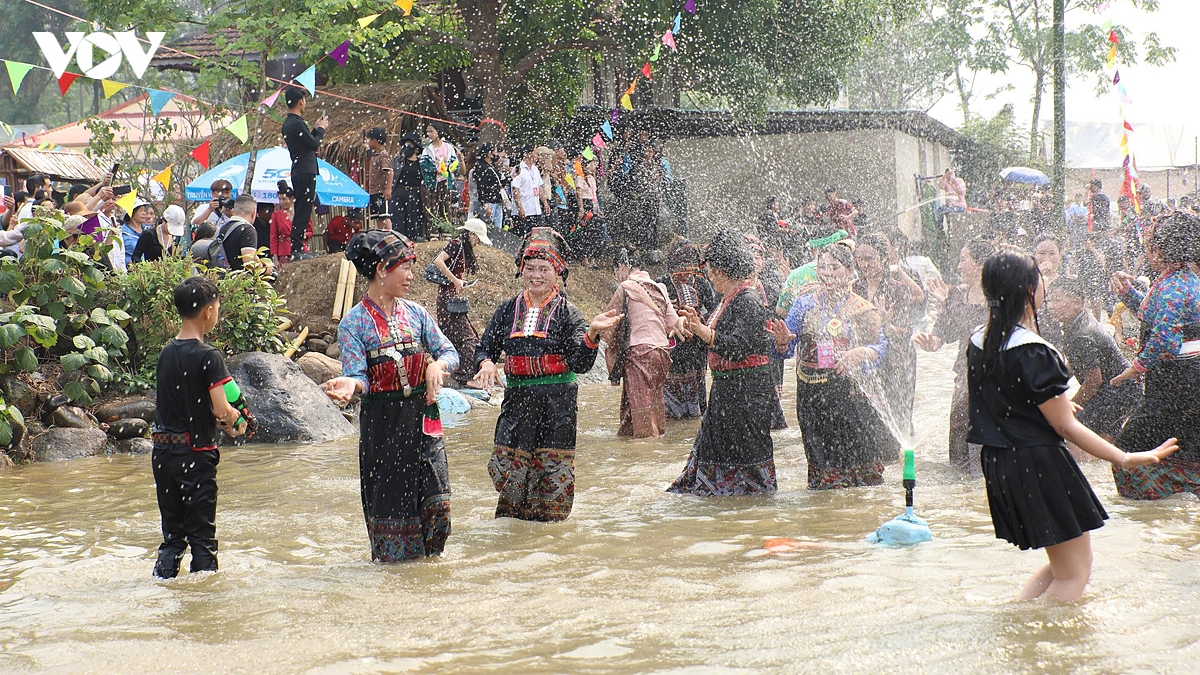 van hoa dan toc thieu so tro thanh dong luc de phat trien du lich Dien bien hinh anh 1