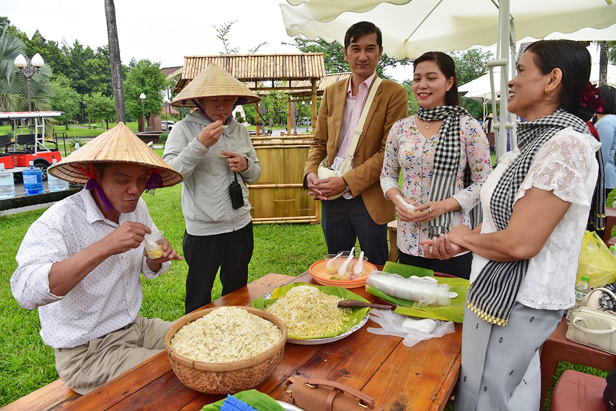 kham pha le hoi thak con cua nguoi khmer mien tay nam bo trong long ha noi hinh anh 14