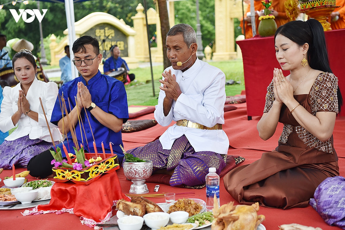 kham pha le hoi thak con cua nguoi khmer mien tay nam bo trong long ha noi hinh anh 7