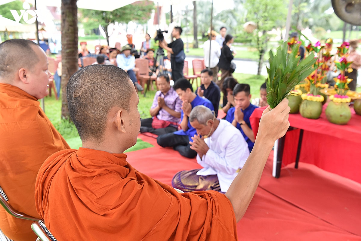 kham pha le hoi thak con cua nguoi khmer mien tay nam bo trong long ha noi hinh anh 5