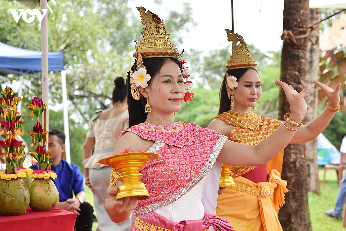 kham pha le hoi thak con cua nguoi khmer mien tay nam bo trong long ha noi hinh anh 18