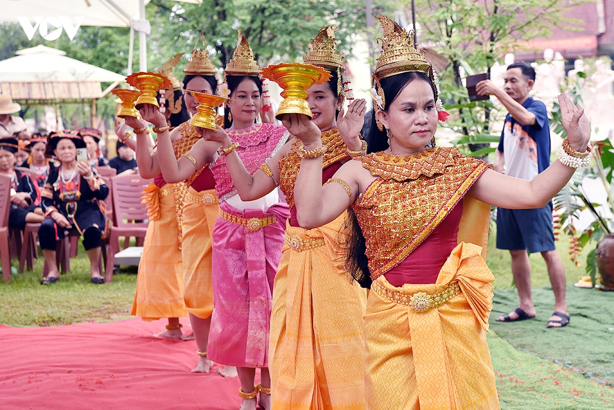 kham pha le hoi thak con cua nguoi khmer mien tay nam bo trong long ha noi hinh anh 12