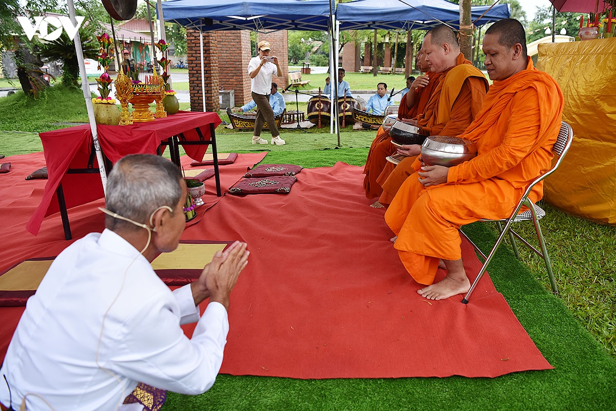 kham pha le hoi thak con cua nguoi khmer mien tay nam bo trong long ha noi hinh anh 6