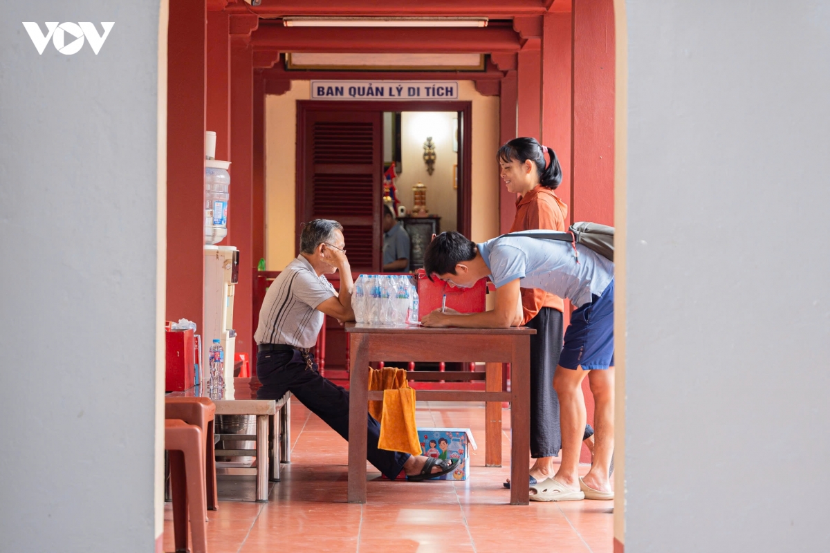 phat tu ngoi kin loi, thanh tam huong ve dien tho chinh truoc ngay Dai le vu lan hinh anh 11
