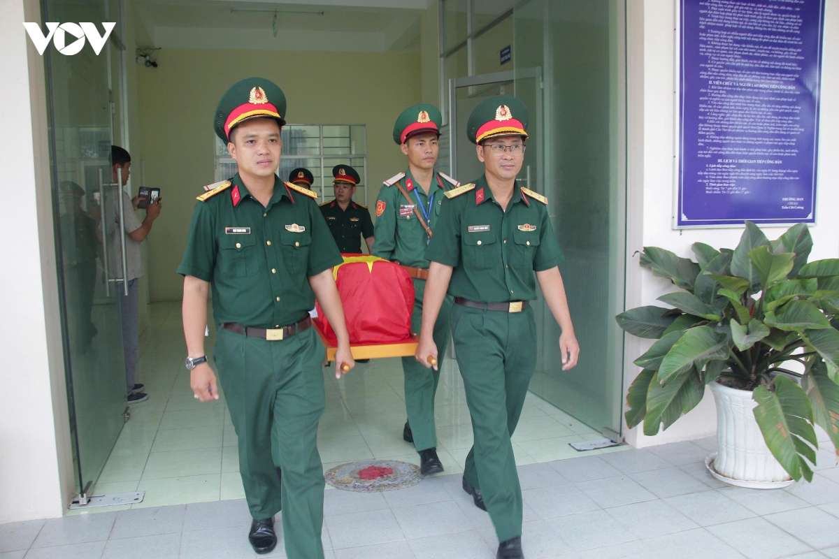 can tho va an giang ban giao 1.617 mau sinh pham hai cot liet si de giam dinh adn hinh anh 2