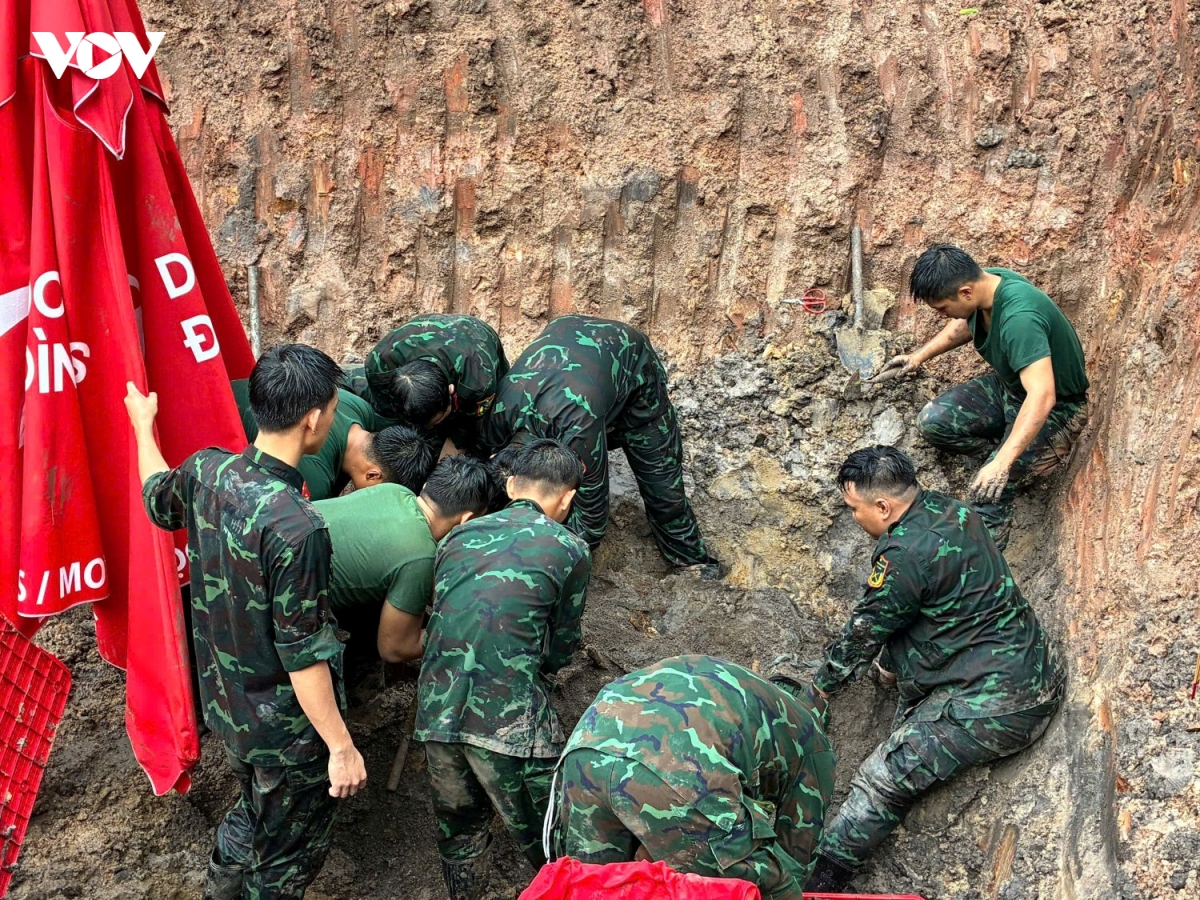 Doi mua tim kiem, quy tap 12 bo hai cot liet si o cong vien le thi rieng hinh anh 2