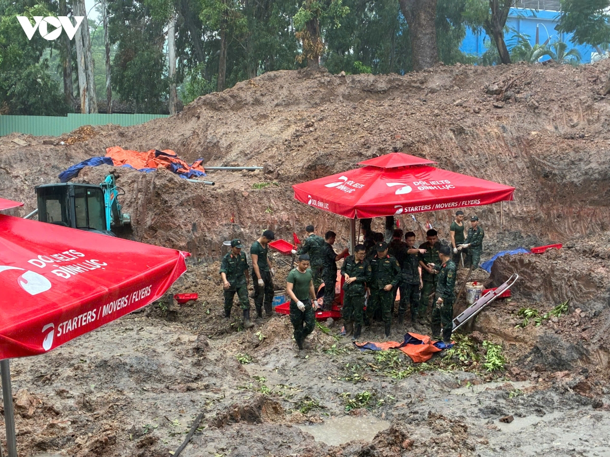 Doi mua tim kiem, quy tap 12 bo hai cot liet si o cong vien le thi rieng hinh anh 3