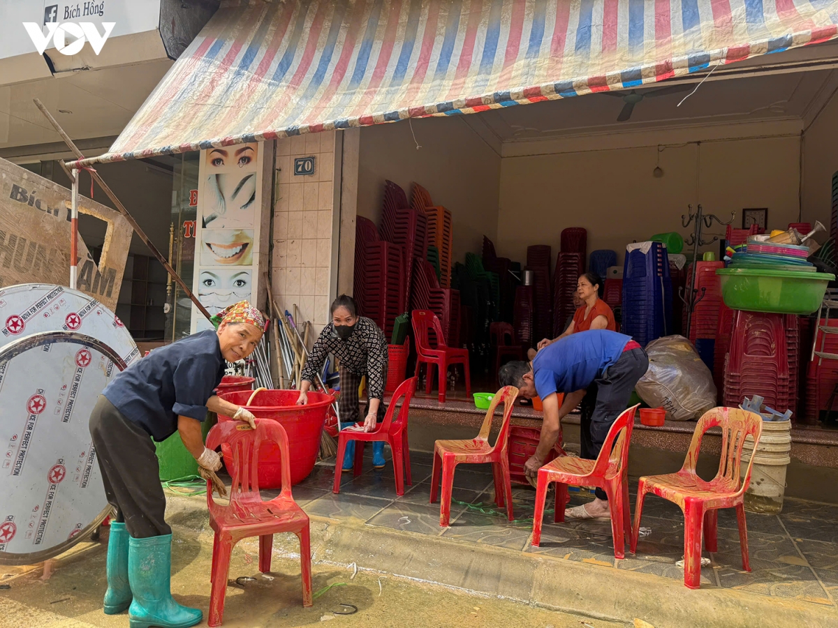 bun dat dac quanh, rac thai phu kin duong tai nhieu khu dan cu o lang son hinh anh 1