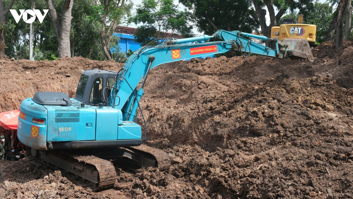phat hien 10 bo hai cot liet si, 5 di vat tai cong vien le thi rieng hinh anh 1