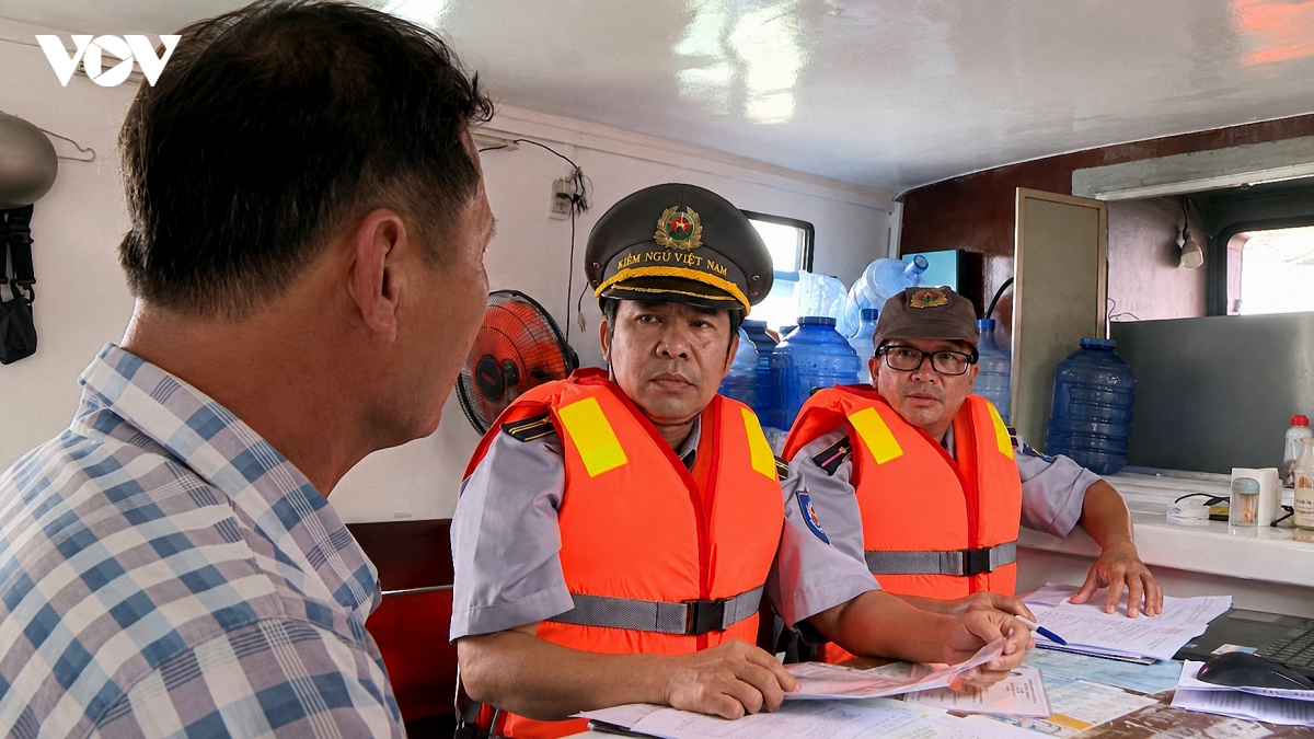 vinh long tang cuong kiem soat tau ca, quyet liet chong khai thac iuu hinh anh 1