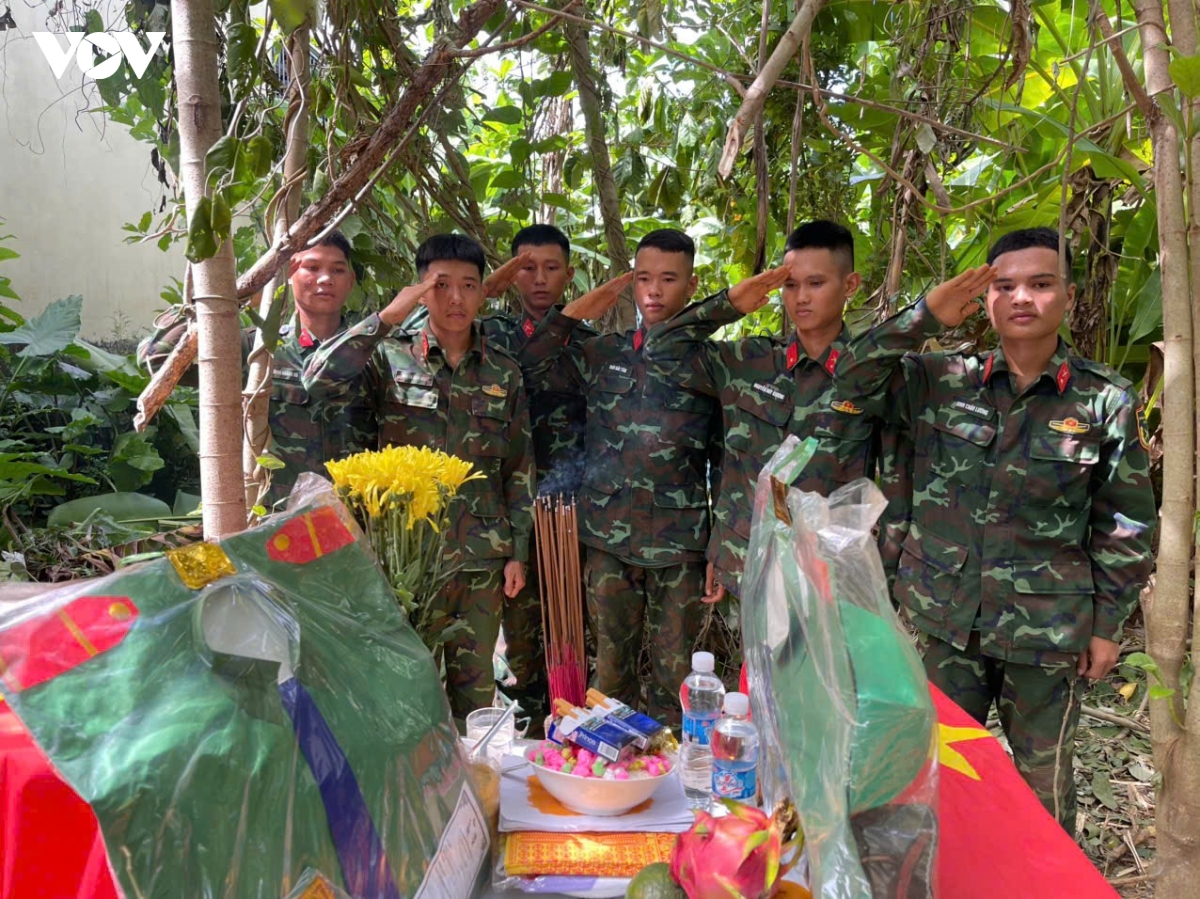 tim thay hai cot 2 liet si o Da nang tu thong tin nhan dan cung cap hinh anh 2