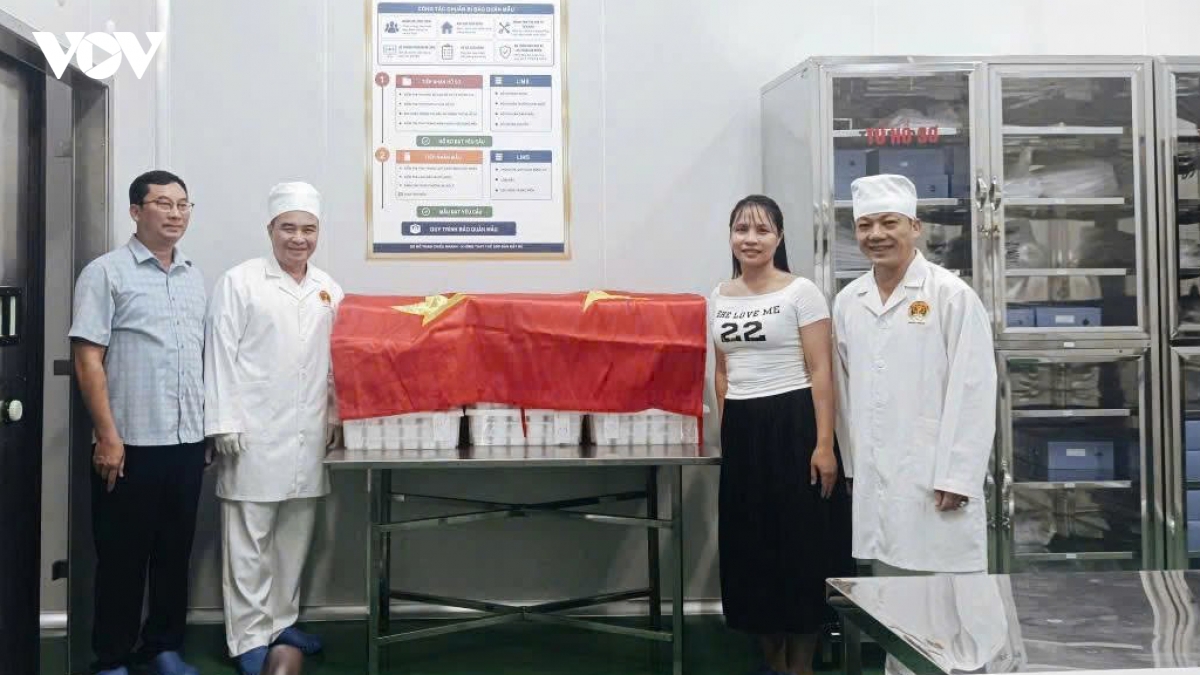 Dien bien ban giao 800 mau hai cot liet si phuc vu giam dinh adn hinh anh 1