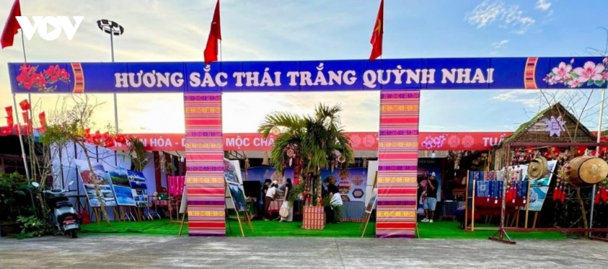 ethnic cultural colors converge in moc chau picture 10