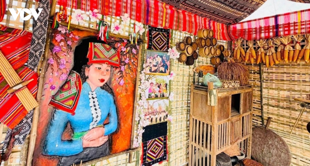 ethnic cultural colors converge in moc chau picture 3