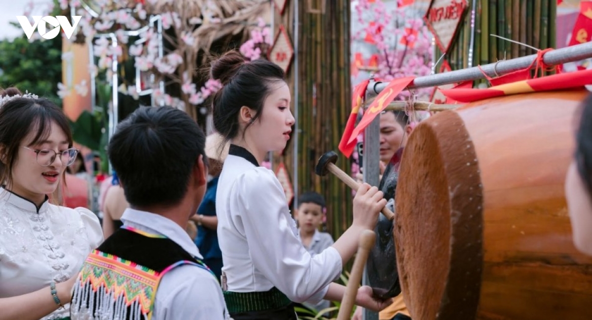 ethnic cultural colors converge in moc chau picture 6