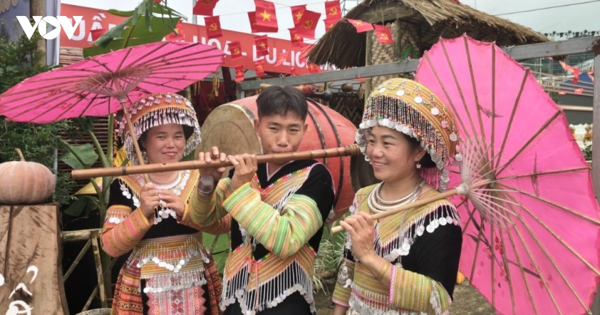 ethnic cultural colors converge in moc chau picture 9
