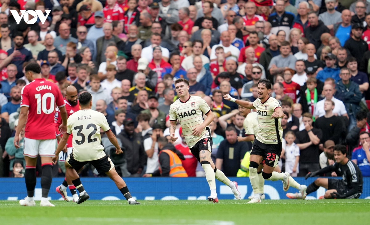 bruno fernandes lap hat-trick, mu thang nguoc ipswich day kich tinh hinh anh 10