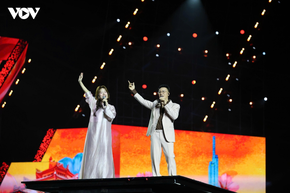 Hàng chục ngàn người tham dự concert “Tổ quốc trong tim”