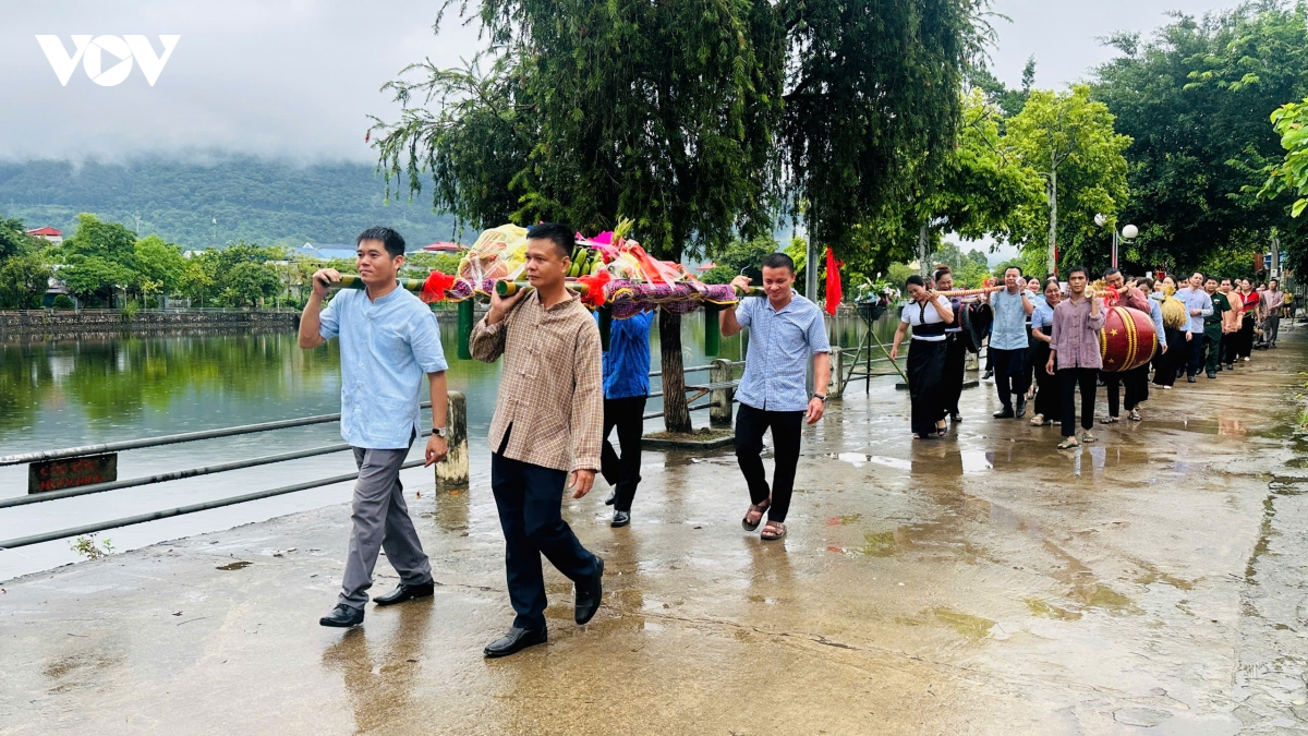 tung bung le hoi tet xip xi cua nguoi thai trang phu yen, son la hinh anh 1