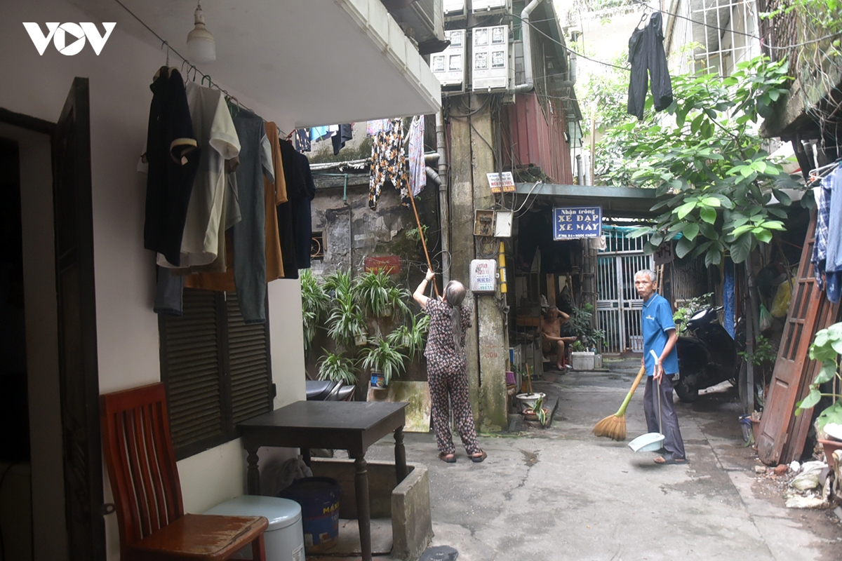 khu tap the ngoc khanh xuong cap, nguoi dan ha noi cho ngay cai tao, xay lai hinh anh 12