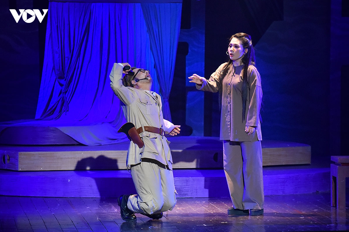 nguoi con gai ha thanh lat cat lich su hao hung, lang man cua nguoi phu nu thu do hinh anh 16