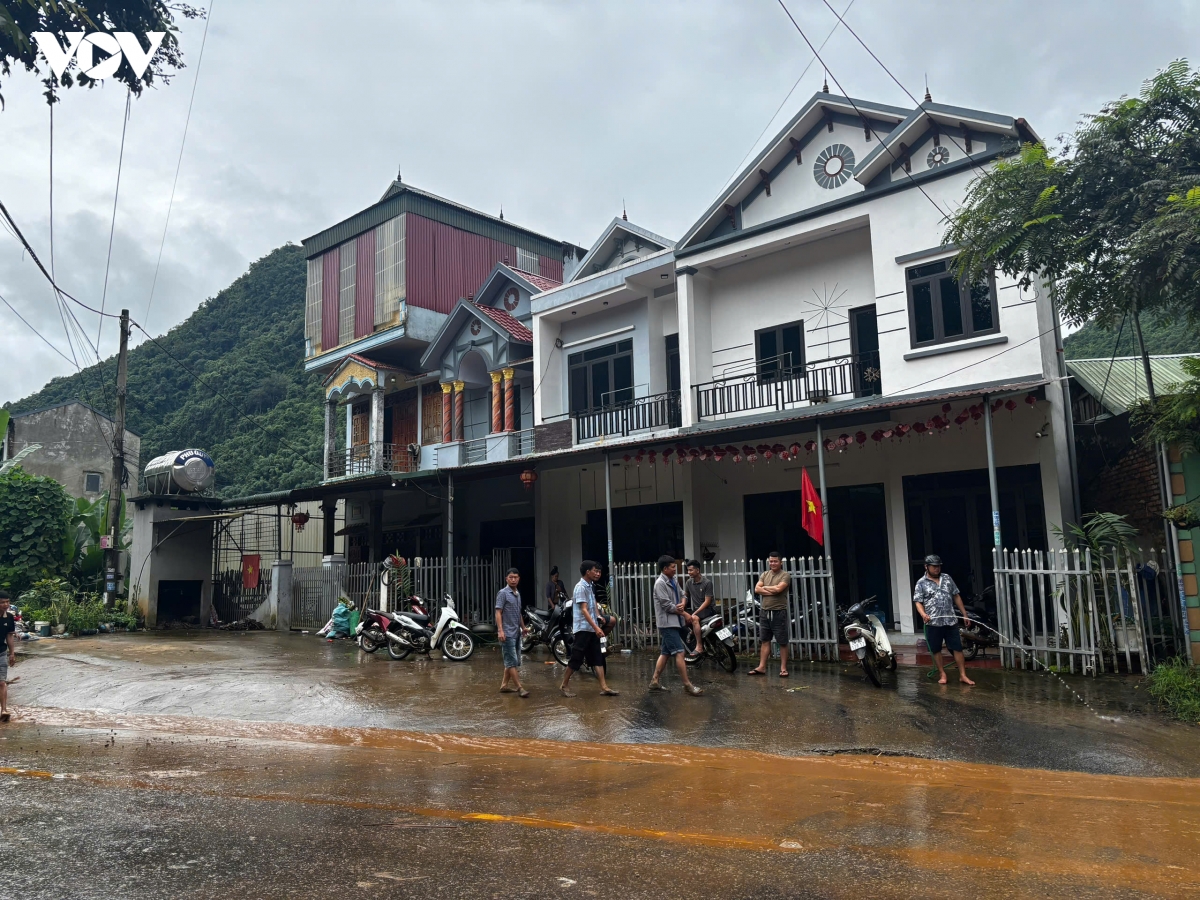 khan truong khac phuc hau qua mua lu lon o muoi noi, son la hinh anh 9
