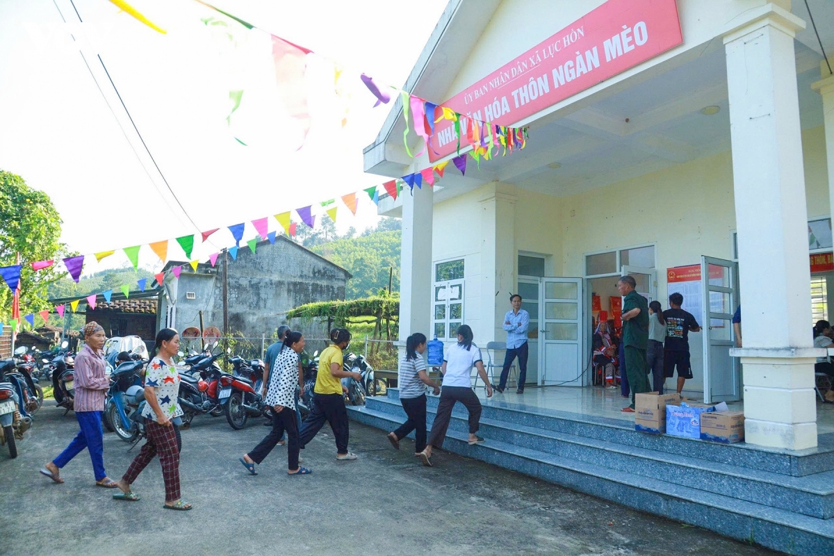 nguoi dan quang ninh dong loat di bau 624 truong thon, ban, khu pho hinh anh 2