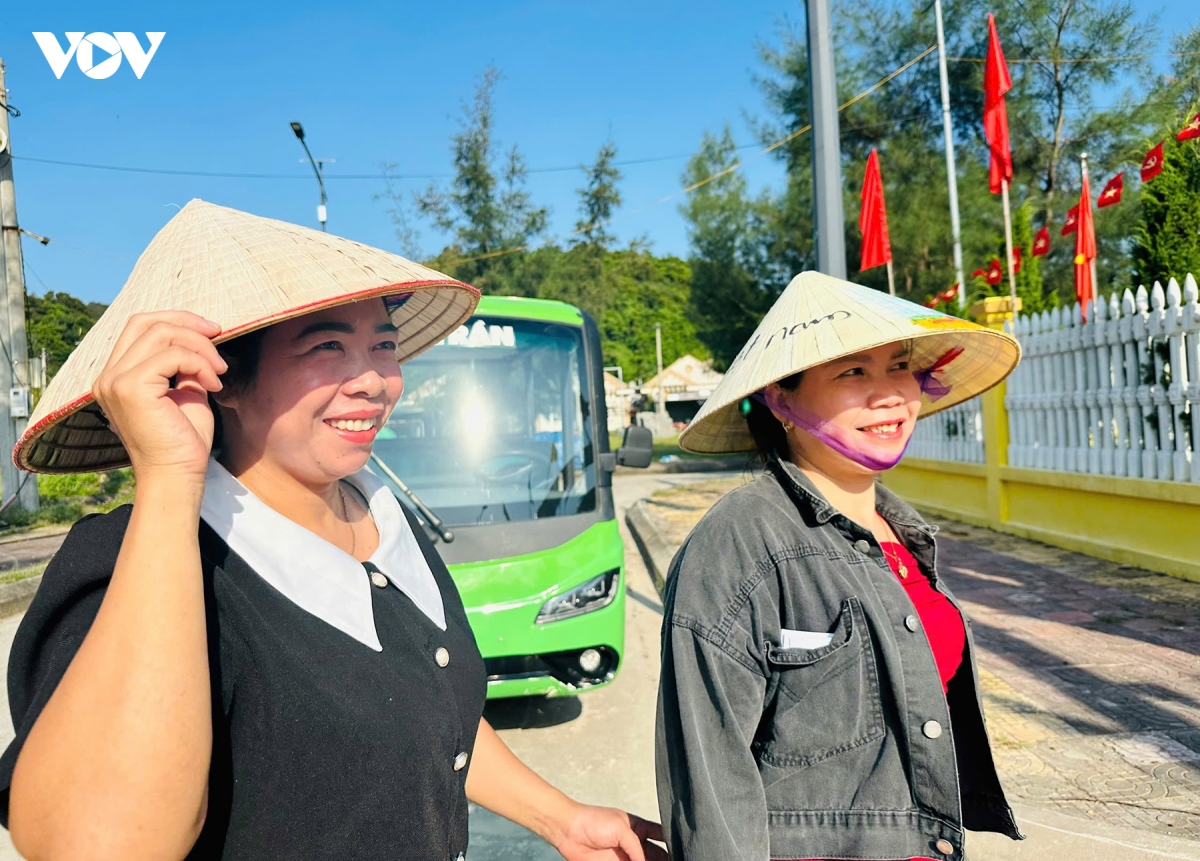 nguoi dan quang ninh dong loat di bau 624 truong thon, ban, khu pho hinh anh 8