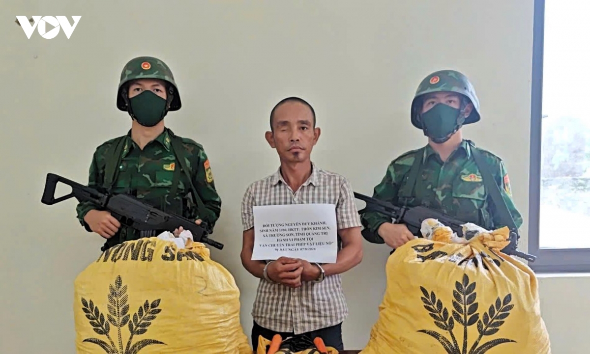 bien phong quang tri ngan chan van chuyen hon 210 kg vat lieu no hinh anh 1