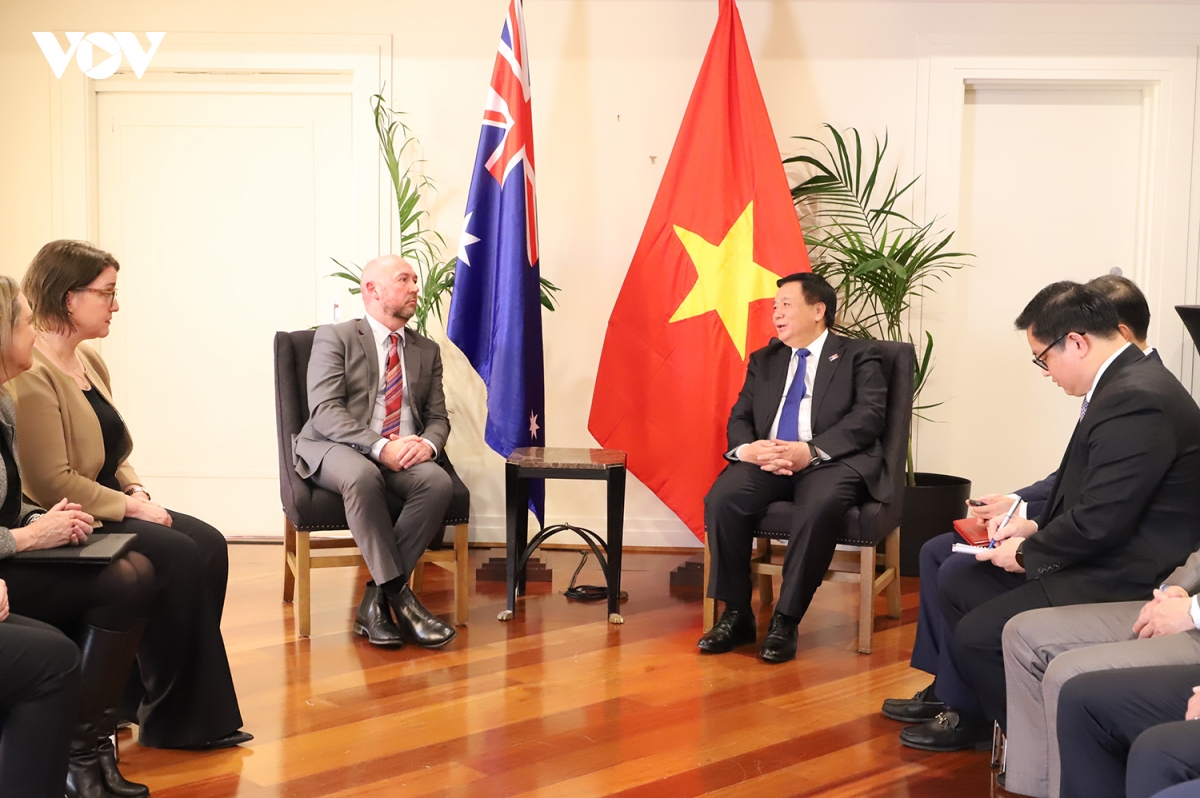 Dong chi nguyen xuan thang lam viec voi hoc vien can bo australia va new zealand hinh anh 1