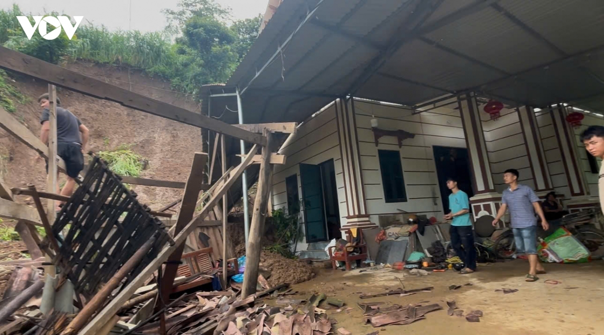 khan truong khac phuc hau qua mua lu lon o muoi noi, son la hinh anh 1