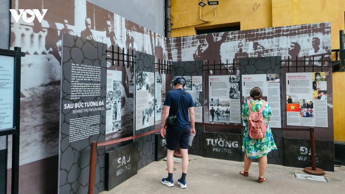 hoa lo - tu dia nguc tran gian den khong gian ky uc ha noi hinh anh 19