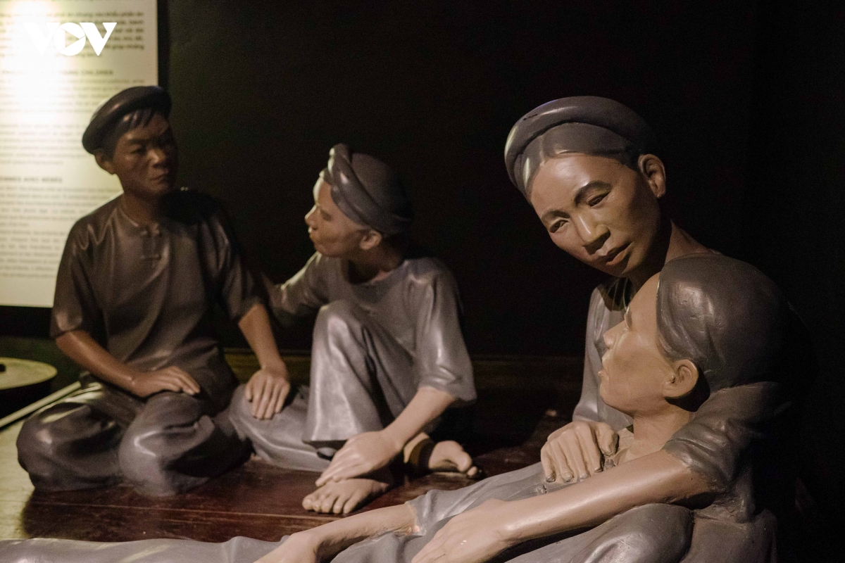 hoa lo - tu dia nguc tran gian den khong gian ky uc ha noi hinh anh 5
